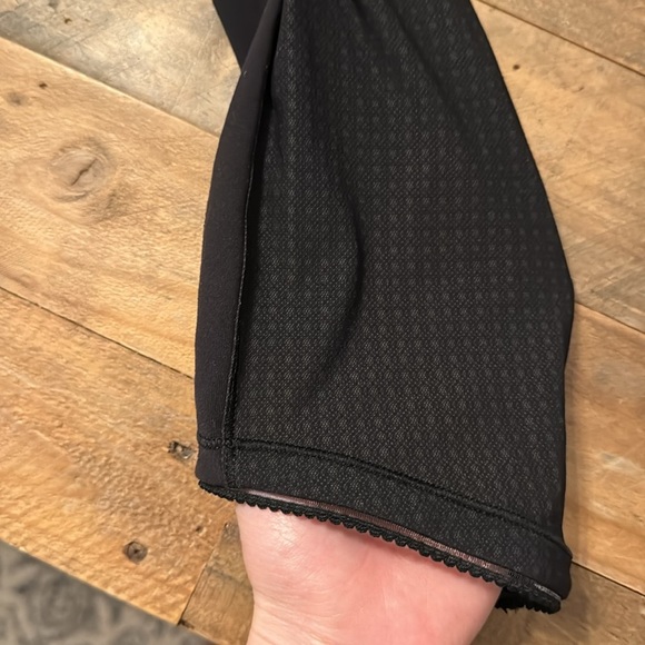 Lululemon Deep Breath Crop Leggings 21” with Mesh Back - Picture 7 of 8